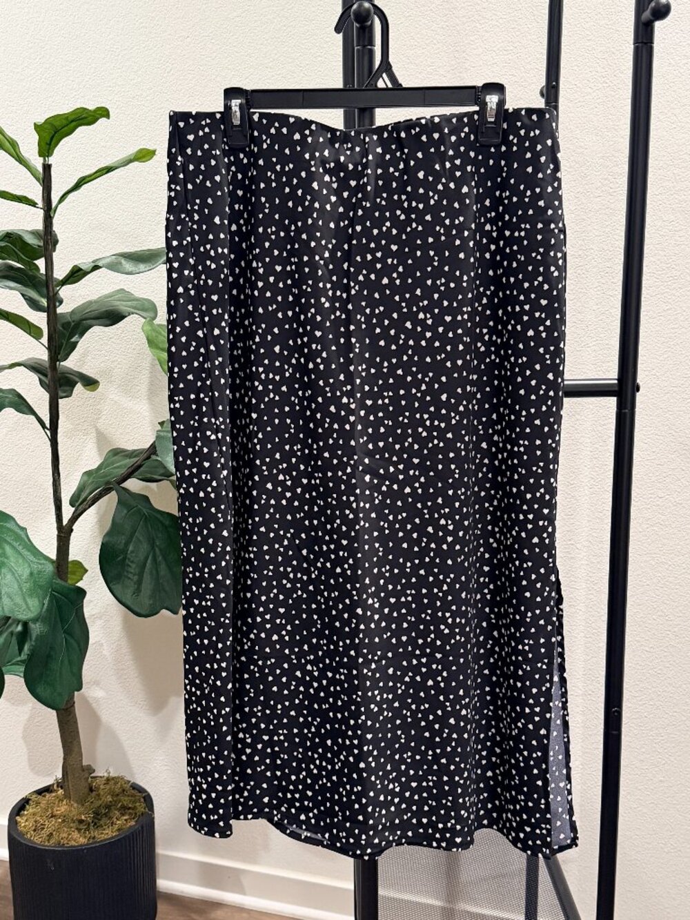 A New Day Black White Heart Print Stretch Satin Midi Skirt Size L